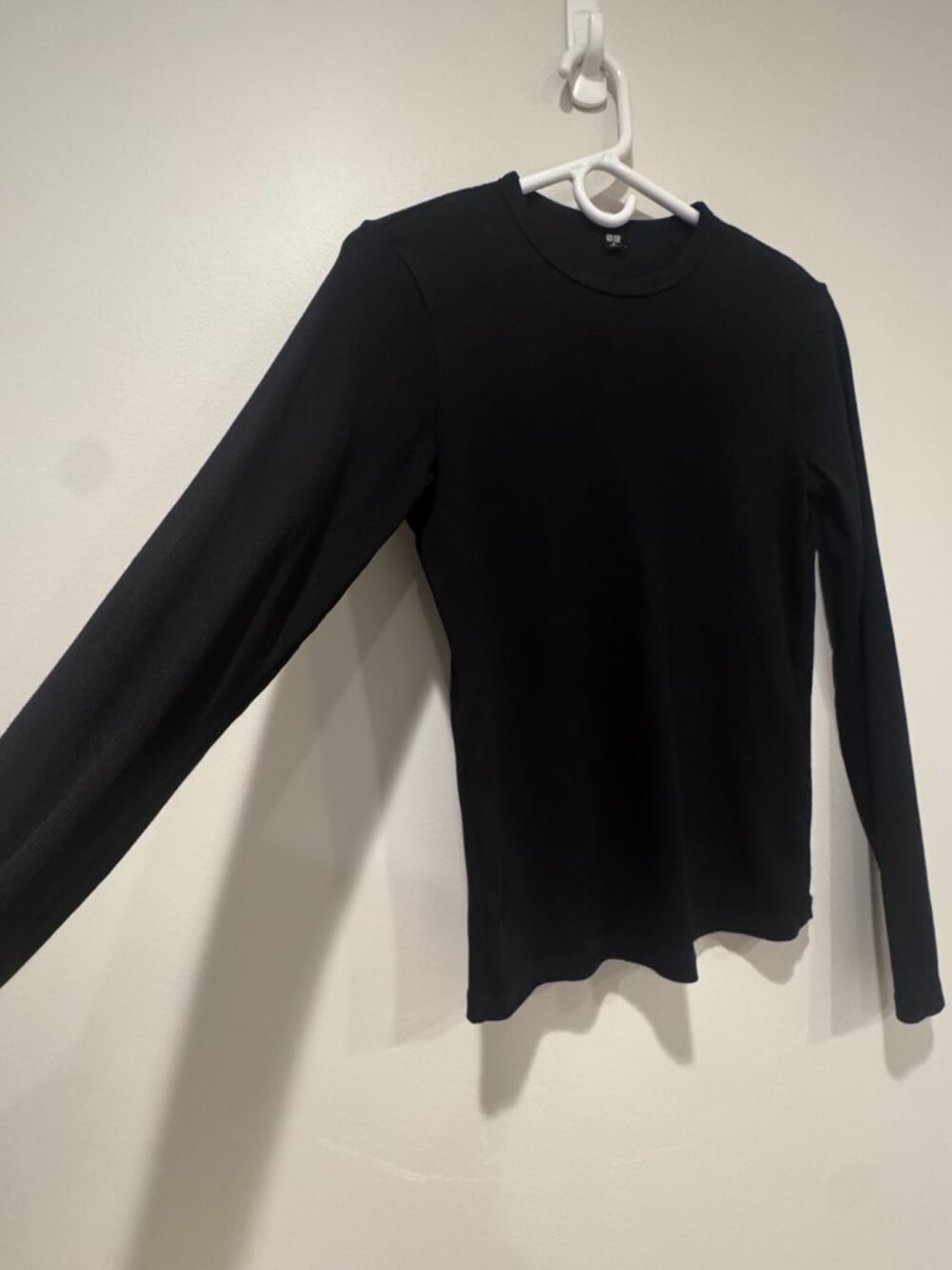 Uniqlo Black Long Sleeve Crewneck Top – Size M – EXCELLENT 🔥